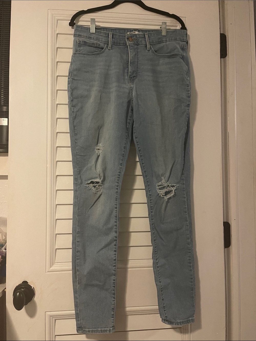Signature Levi Strauss Light Blue Distressed Skinny Jeans